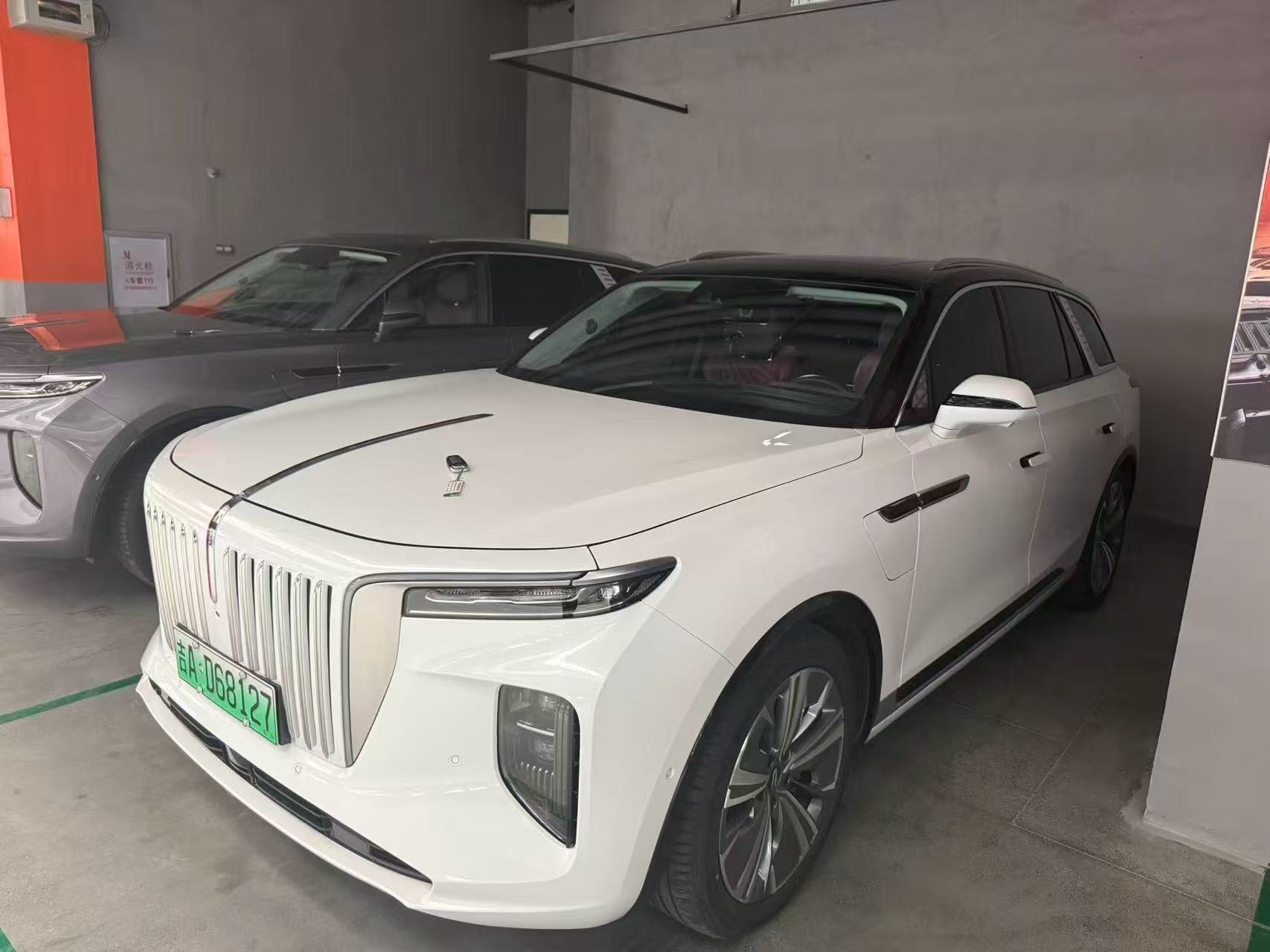 2023 Hongqi E-HS9 660KM